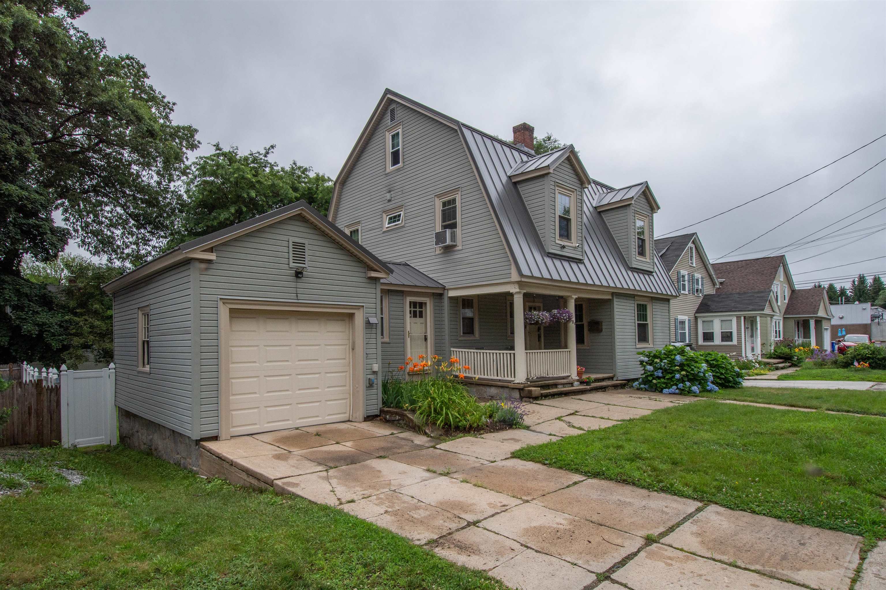 842 Maple Street Manchester, NH 03104 - Photo 3 of 27 Gallery Image 3