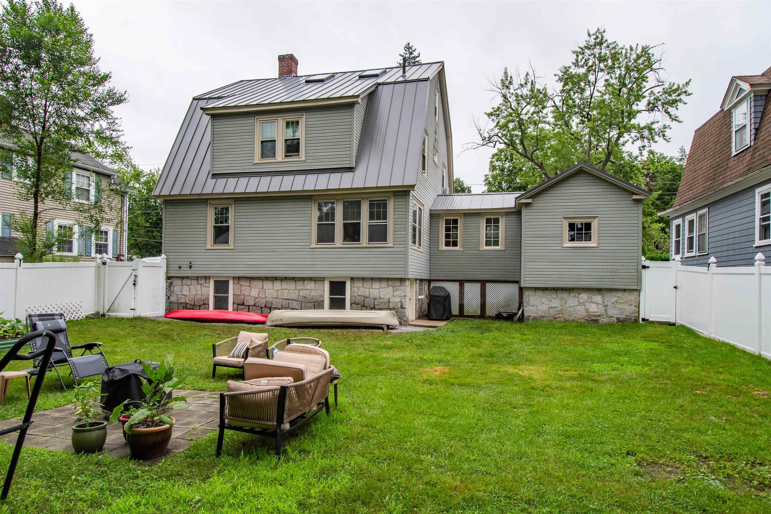 842 Maple Street Manchester, NH 03104 - Photo 4 of 27 Gallery Image 4