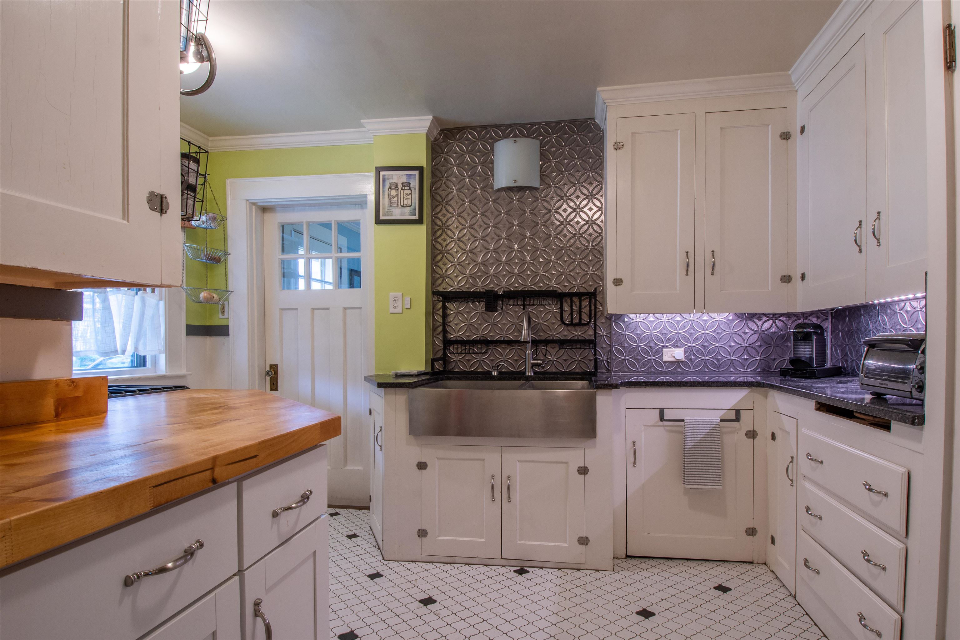 842 Maple Street Manchester, NH 03104 - Photo 6 of 27 Gallery Image 6