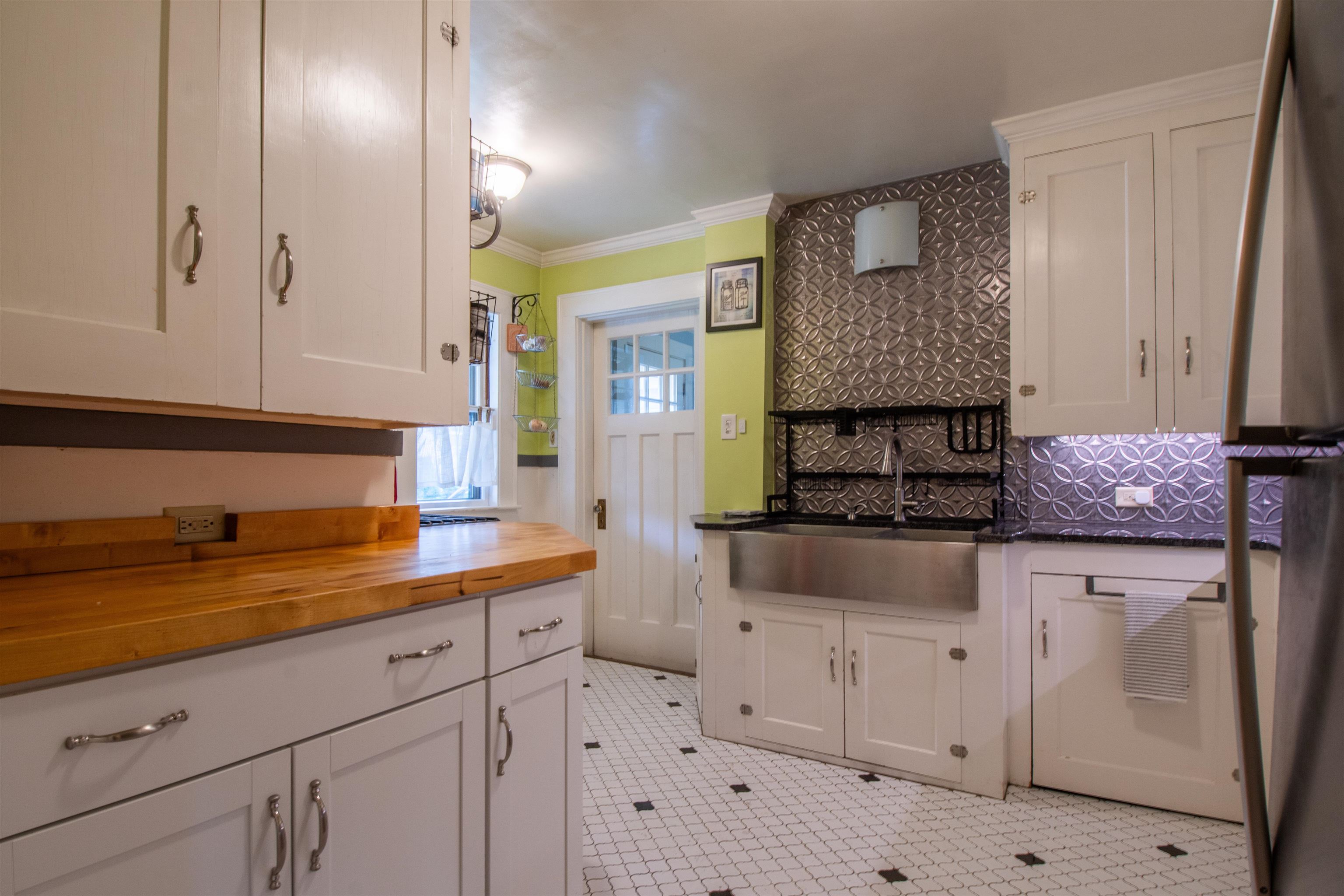 842 Maple Street Manchester, NH 03104 - Photo 7 of 27 Gallery Image 7