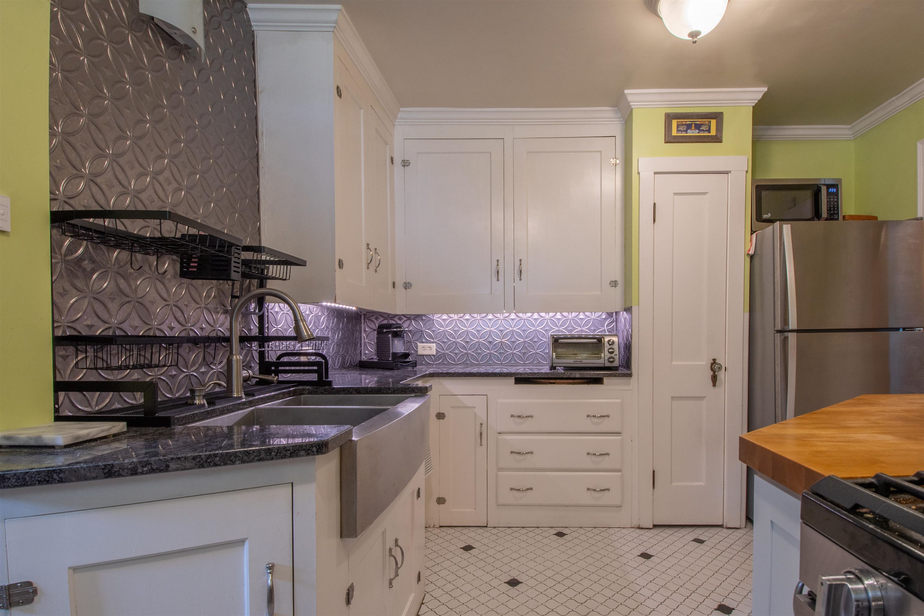 842 Maple Street Manchester, NH 03104 - Photo 8 of 27 Gallery Image 8