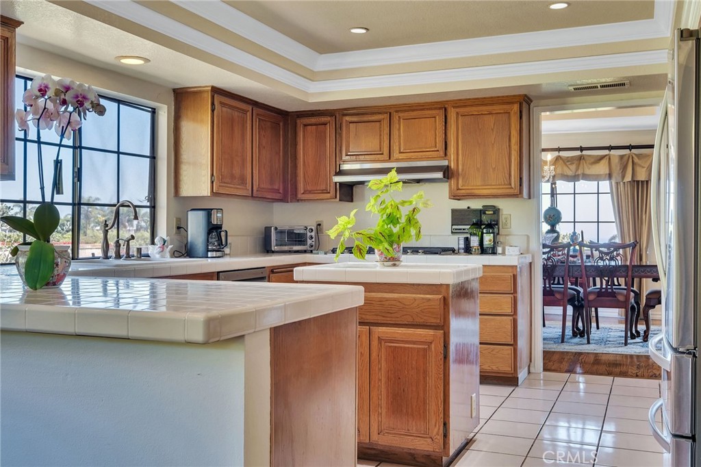 6516 Sandy Point Court Rancho Palos Verdes, CA 90275 - Photo 7 of 49 Center Island kitchen
