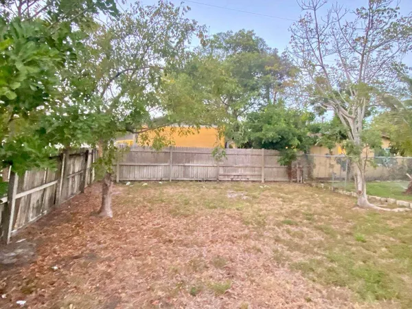 $2,200 | 141 Northwest 10th Street, Unit B, Pompano Beach, FL 33060