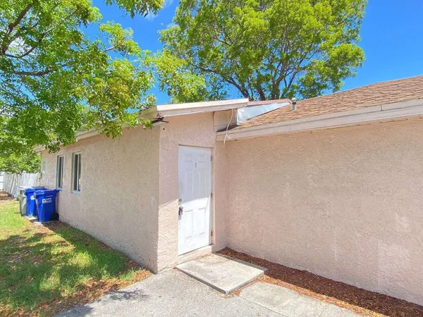 $2,200 | 141 Northwest 10th Street, Unit B, Pompano Beach, FL 33060