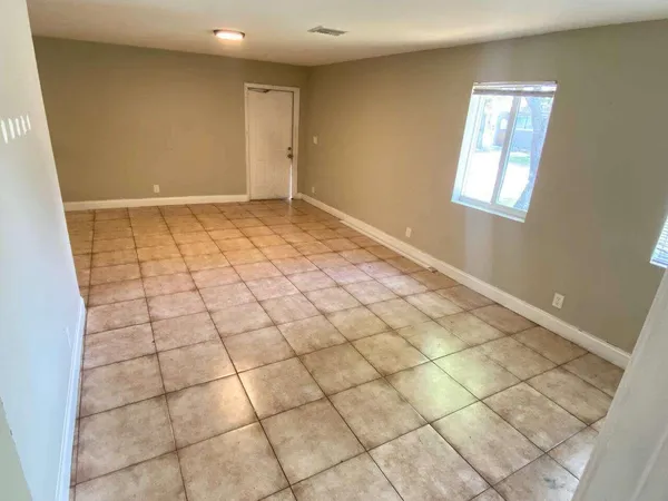 $2,200 | 141 Northwest 10th Street, Unit B, Pompano Beach, FL 33060