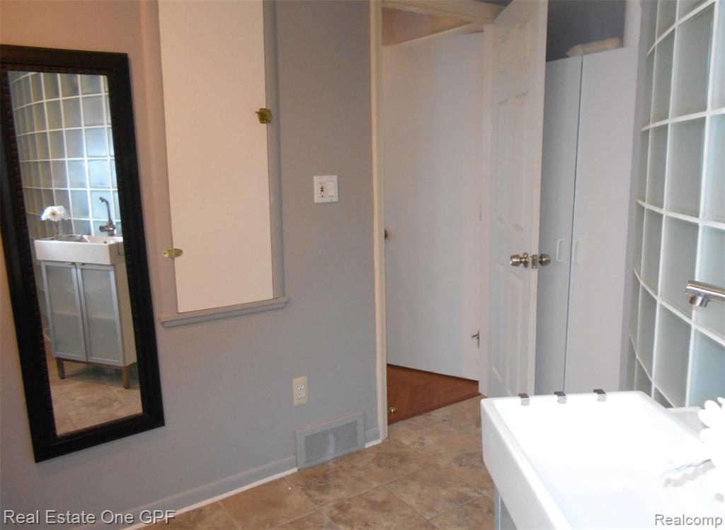 466 Touraine Road Grosse Pointe, MI 48236 - Photo 20 of 28