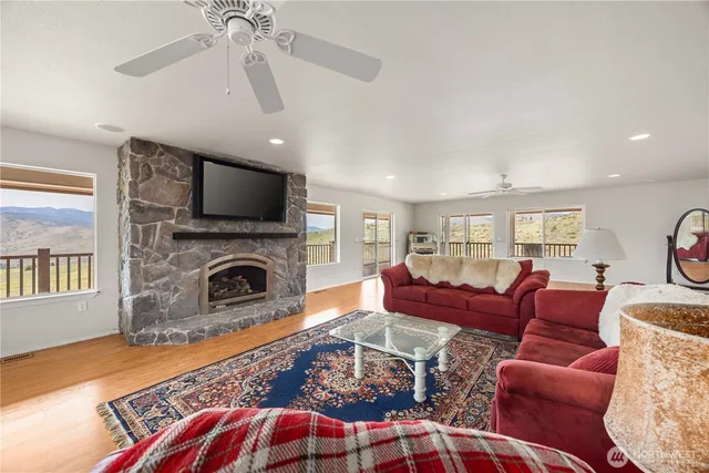 $599,950 | 29 Barn Dance Road, Pateros, WA 98846