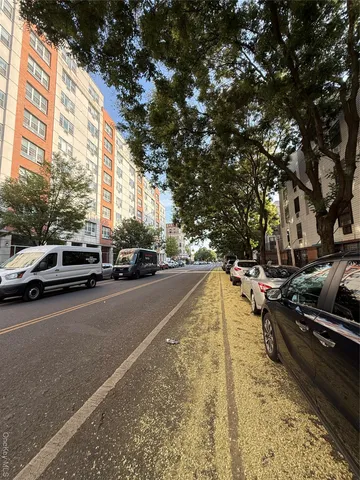 a view of a house with yard and plants