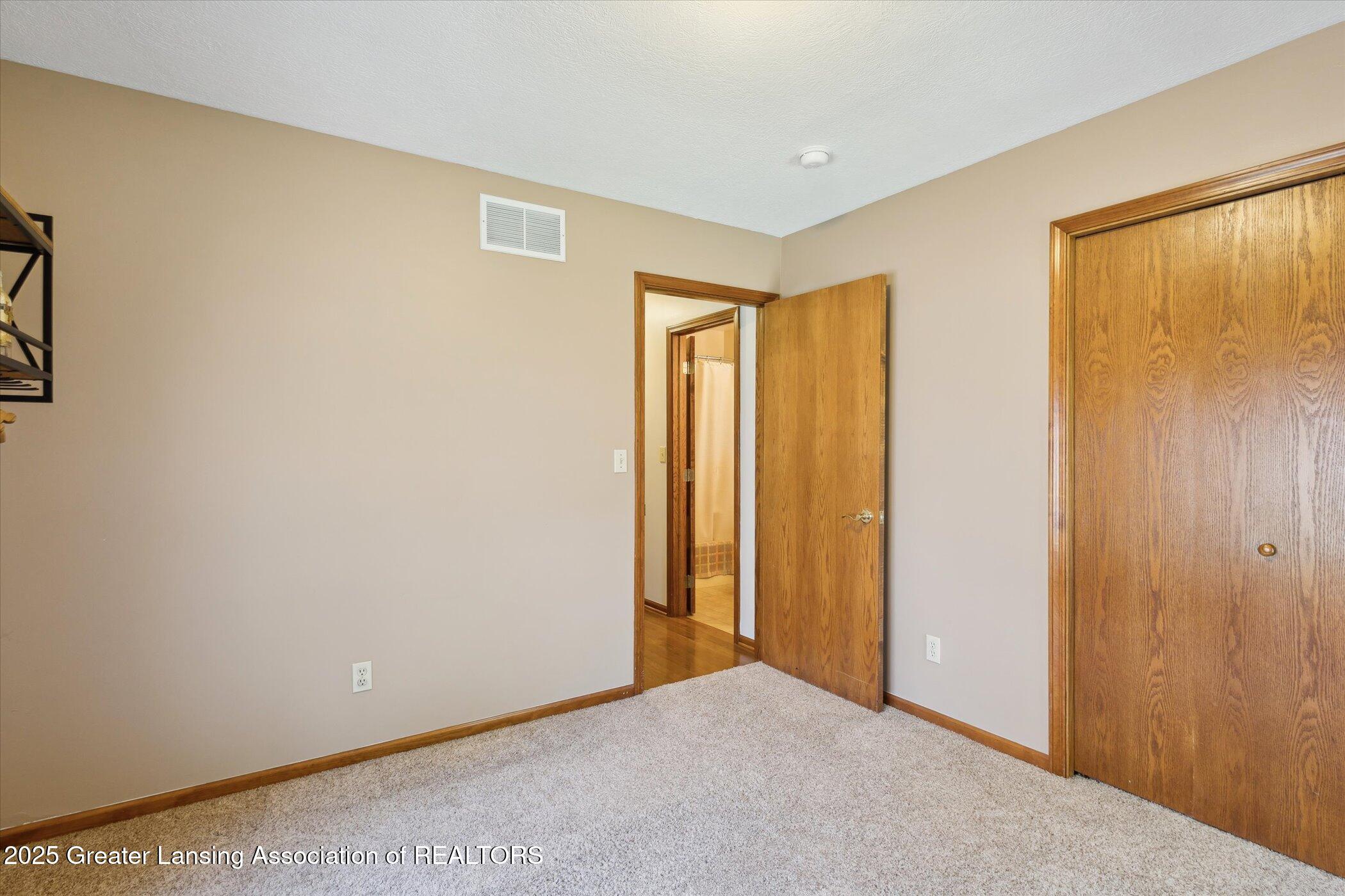 1625 Gunn Road Holt, MI 48842 - Photo 26 of 52 28-1625-Gunn-Rd-Holt-MI-48842-WindowStil