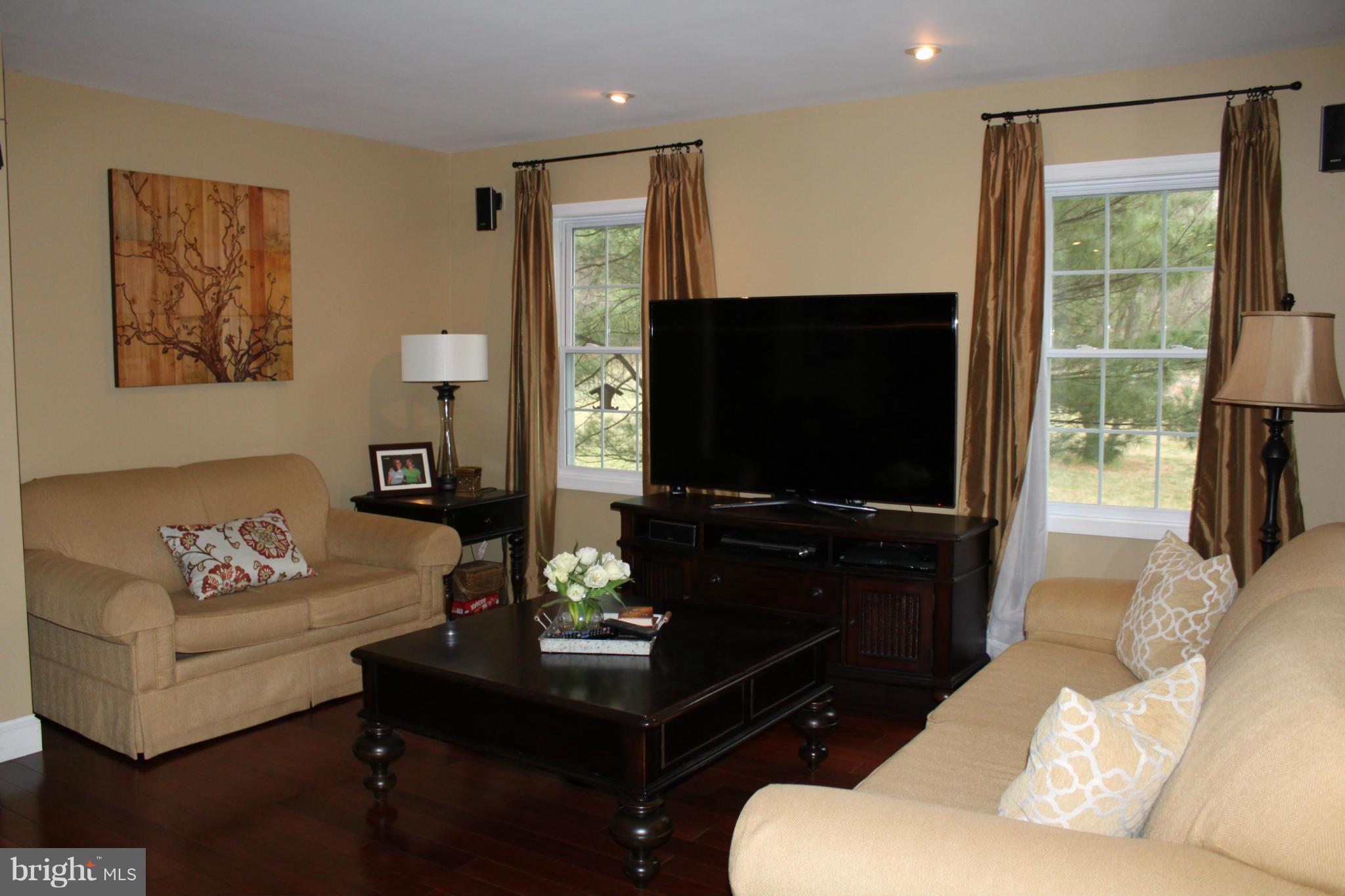 890 Laurel Grove Road Winchester, VA 22602 - Photo 11 of 27 Family Room