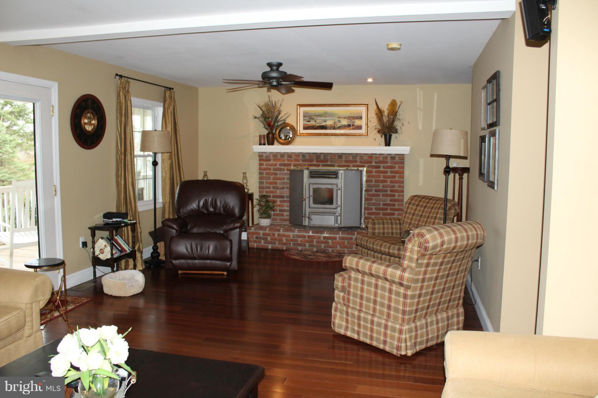890 Laurel Grove Road Winchester, VA 22602 - Photo 3 of 27 Family Room