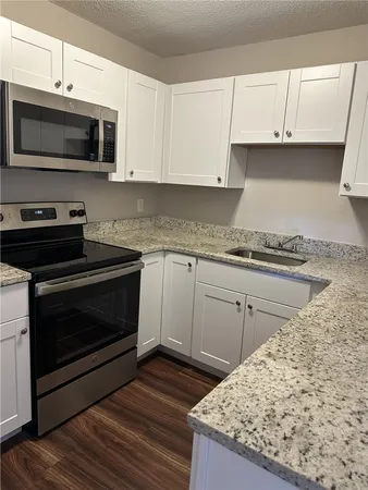 $2,025 | 3 Admiralty Drive, Unit 115, Middletown, RI 02842