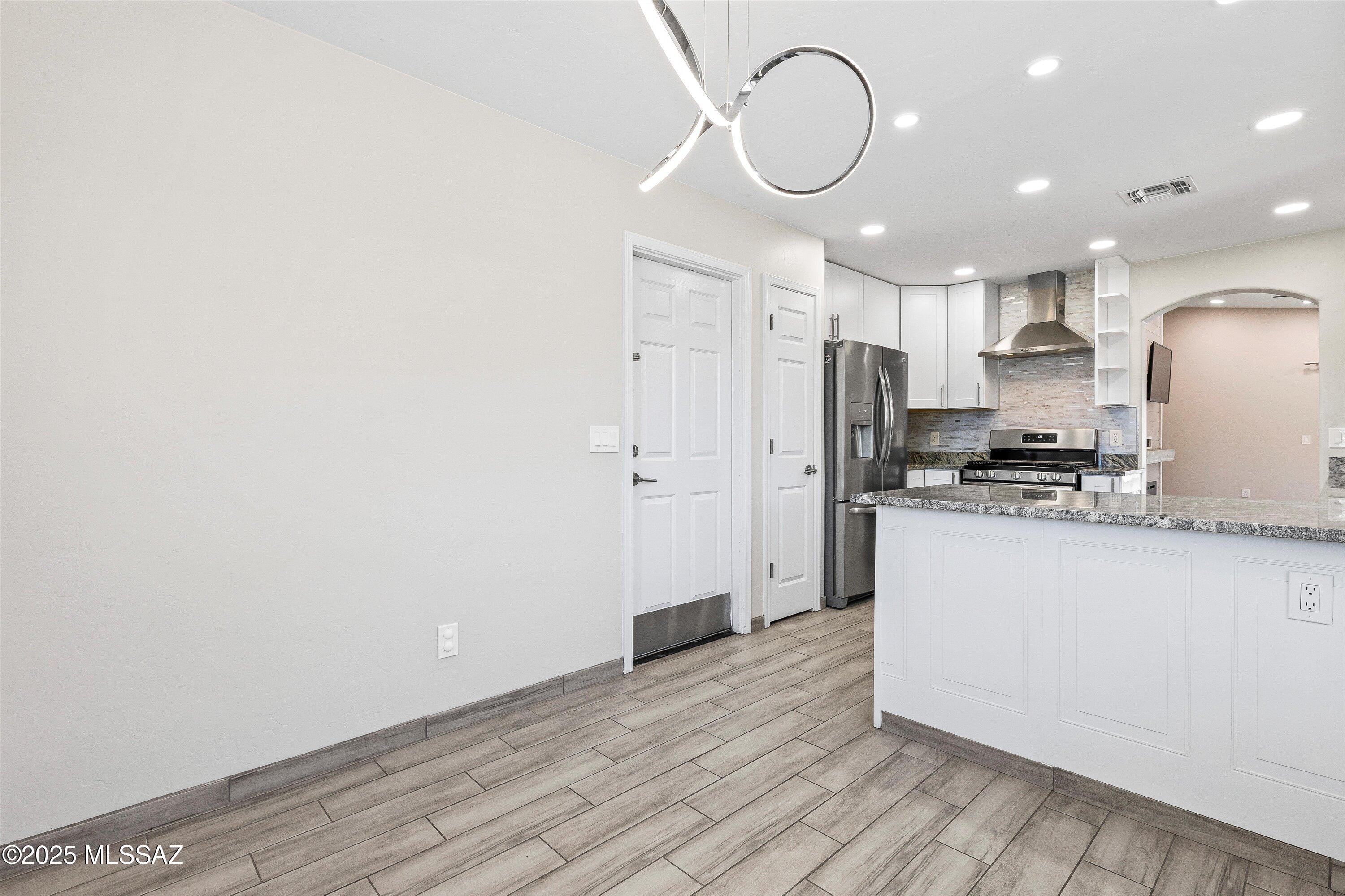 8492 East Sarnoff Ridge Loop Tucson, AZ 85710 - Photo 12 of 28