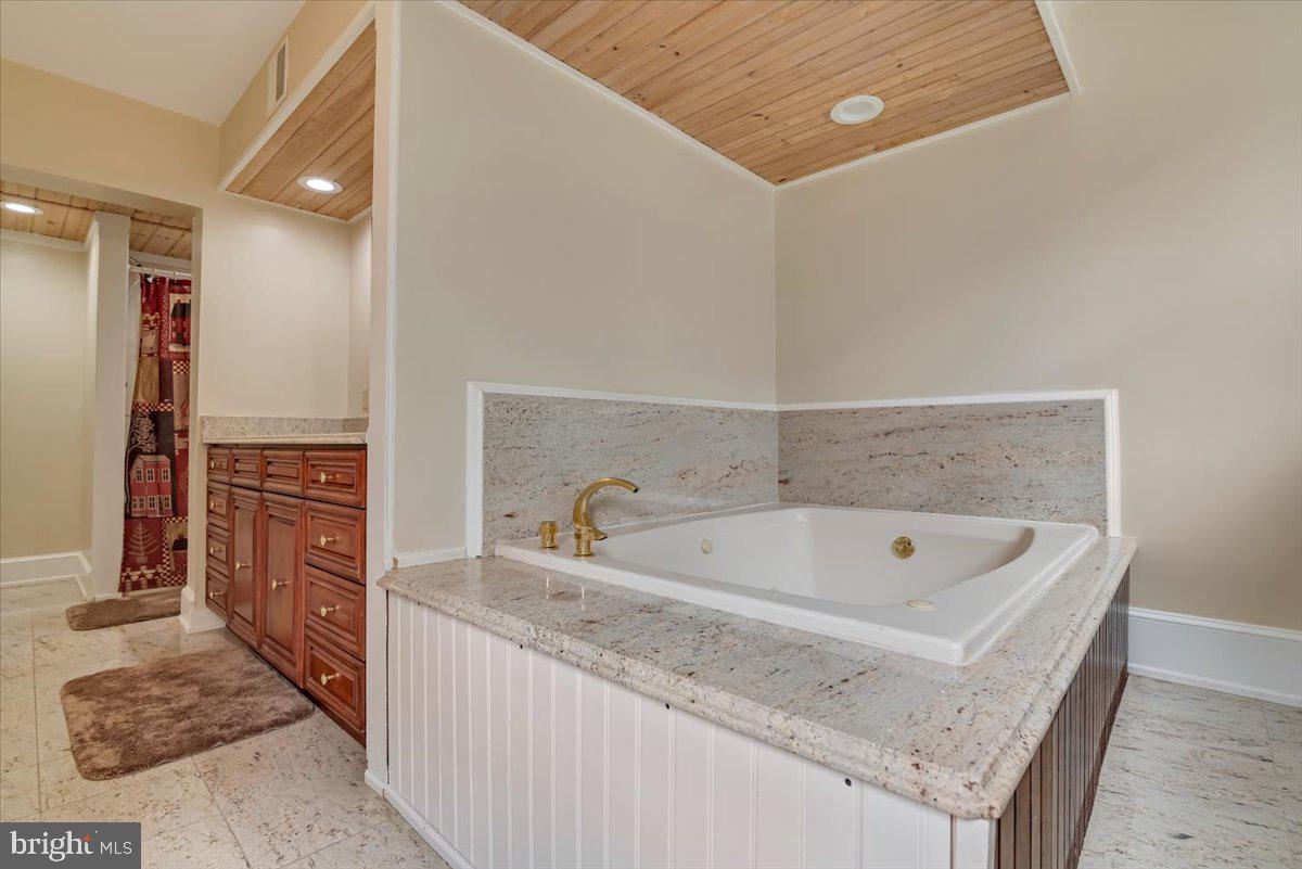 3585 Fairyland Road Lehighton, PA 18235 - Photo 37 of 109