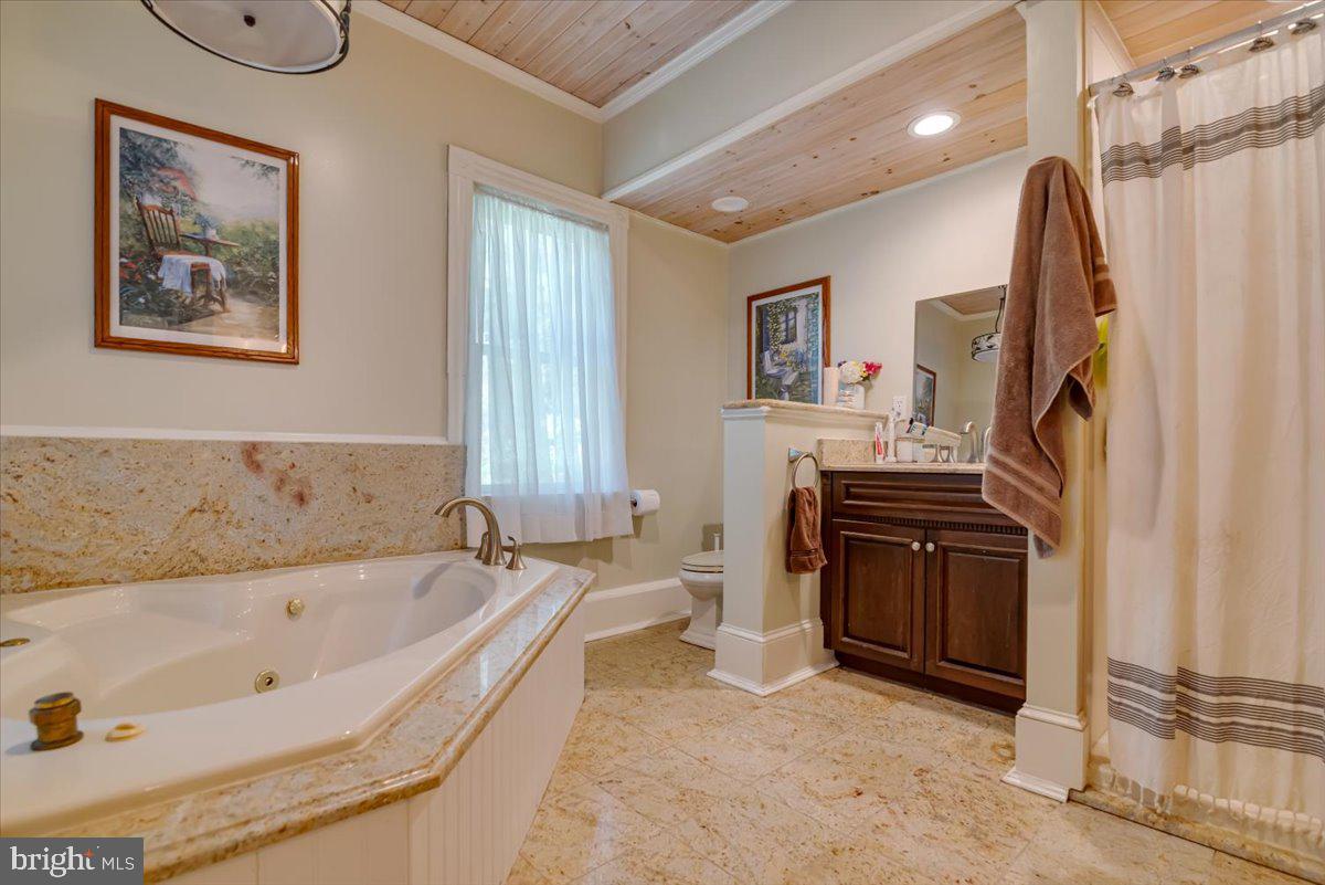 3585 Fairyland Road Lehighton, PA 18235 - Photo 60 of 109 a spacious bathroom with a tub sink and mirror