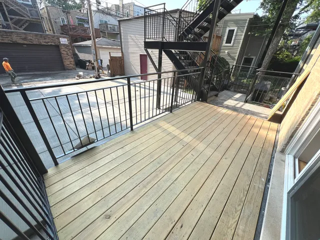 $3,900 | 822 North Winchester Avenue, Unit 1R, Chicago, IL 60622