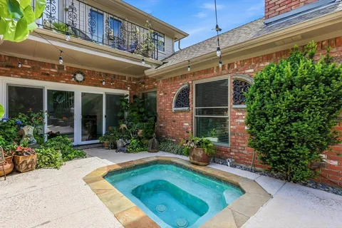 $969,000 | 14917 Oaks N Drive, Addison, TX 75254