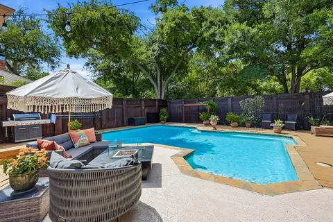 $969,000 | 14917 Oaks N Drive, Addison, TX 75254