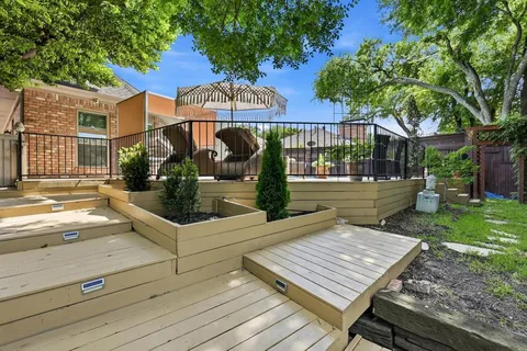 $969,000 | 14917 Oaks N Drive, Addison, TX 75254