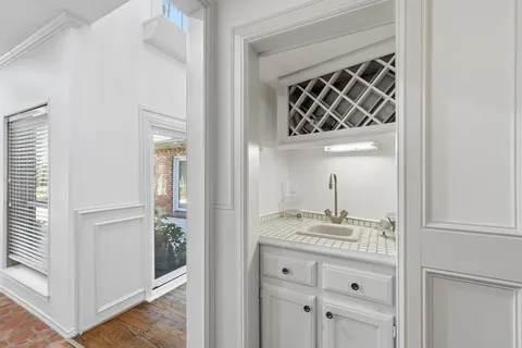 $1,060,000 | 14917 Oaks N Drive, Addison, TX 75254