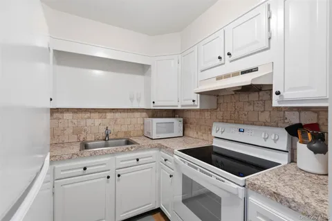 $139,000 | 10 Wild Oaks Road, Unit 103, Goldens Bridge, NY 10526