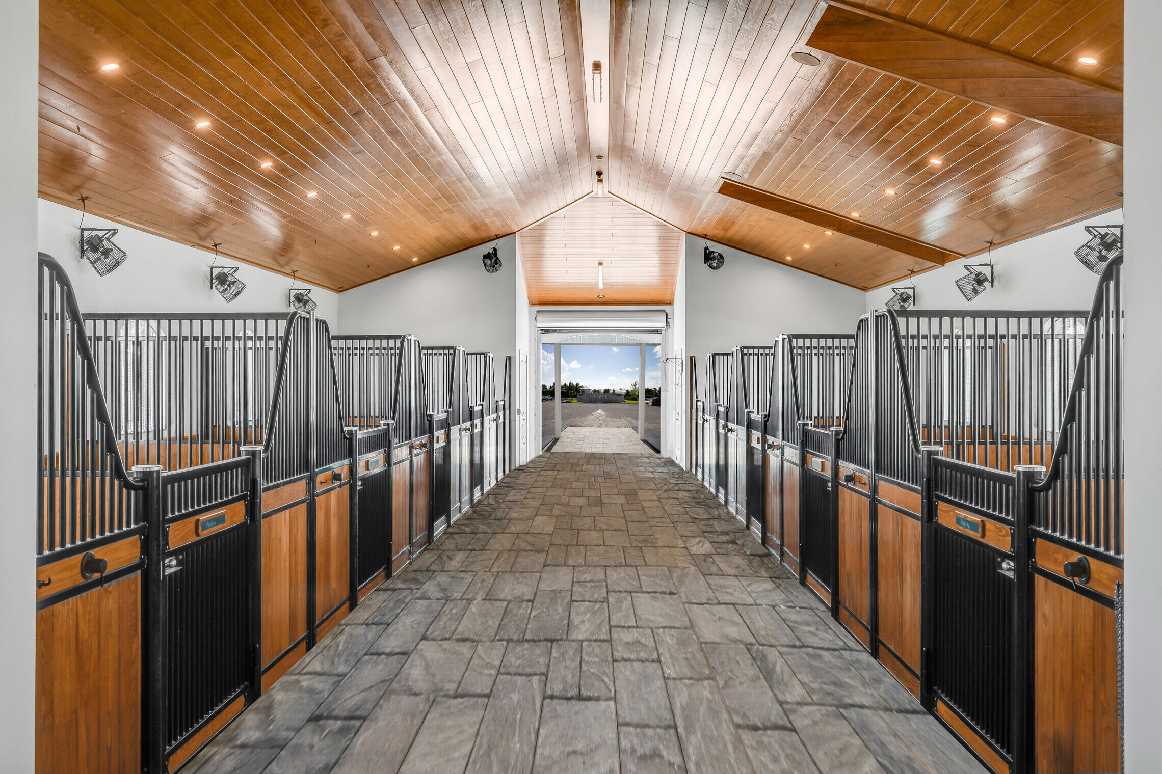 37_5181_Lasso_Way_15_aw_mls