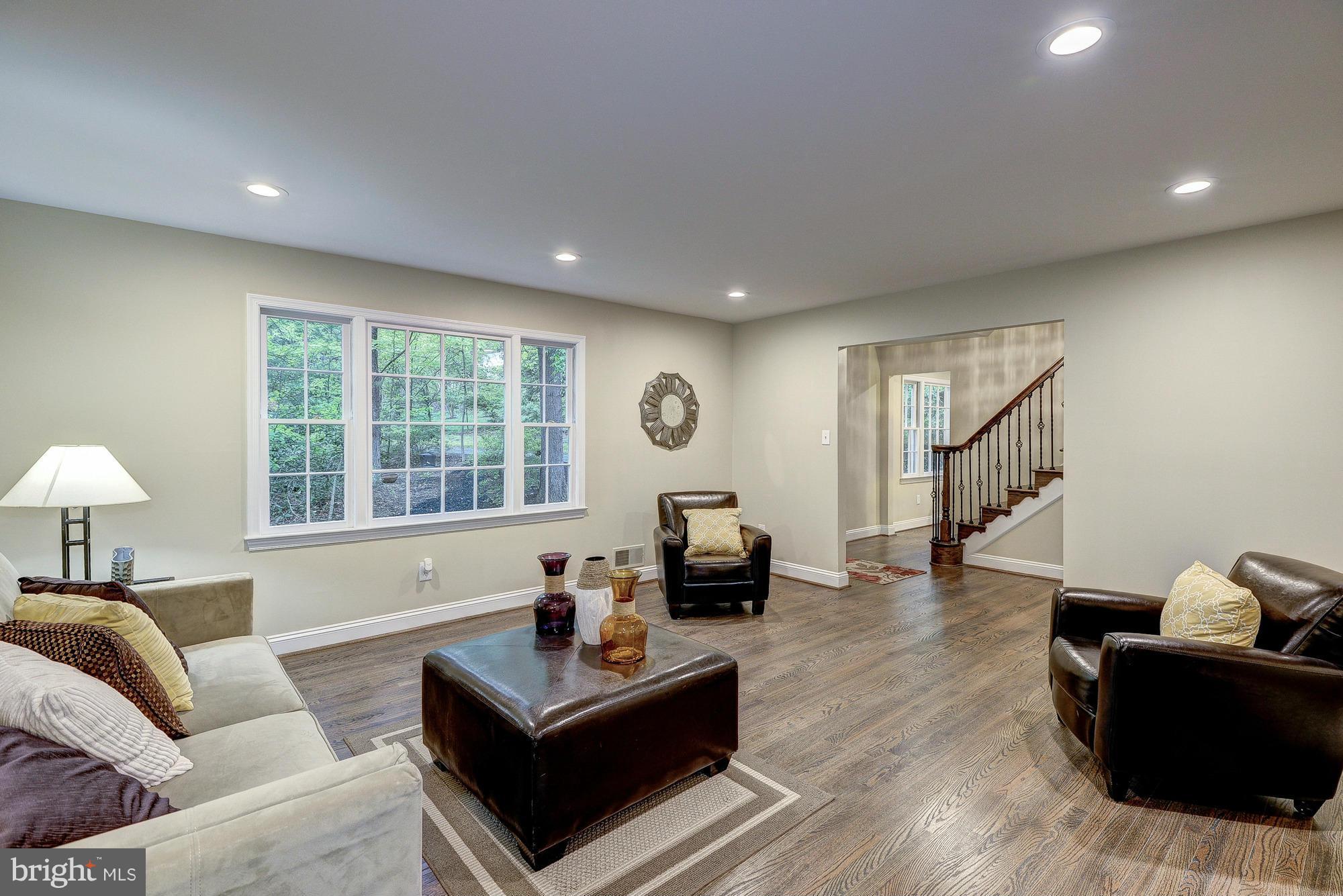 11201 Hunting Horn Lane Reston, VA 20191 - Photo 14 of 30 Living Room
