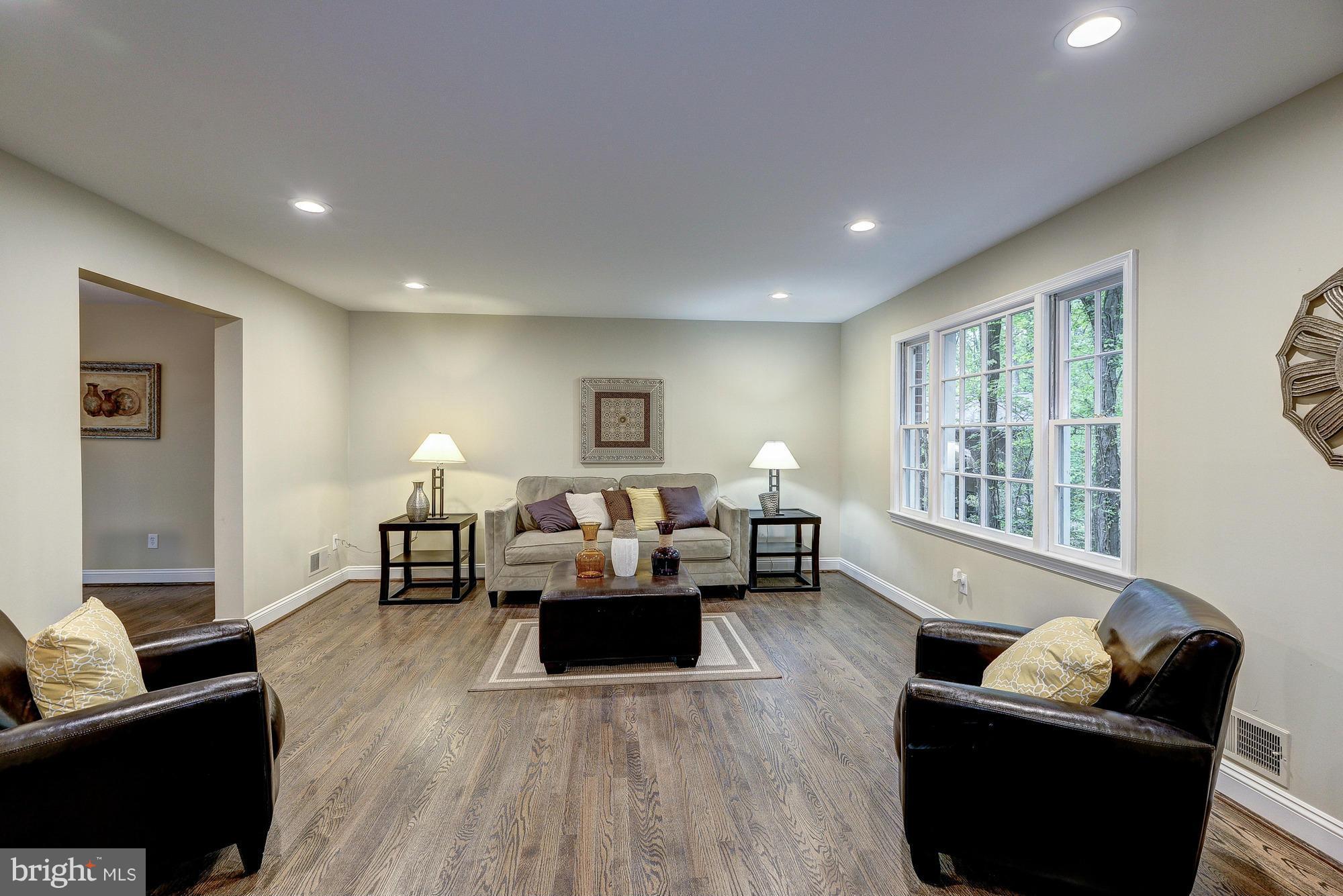 11201 Hunting Horn Lane Reston, VA 20191 - Photo 15 of 30 Living Room