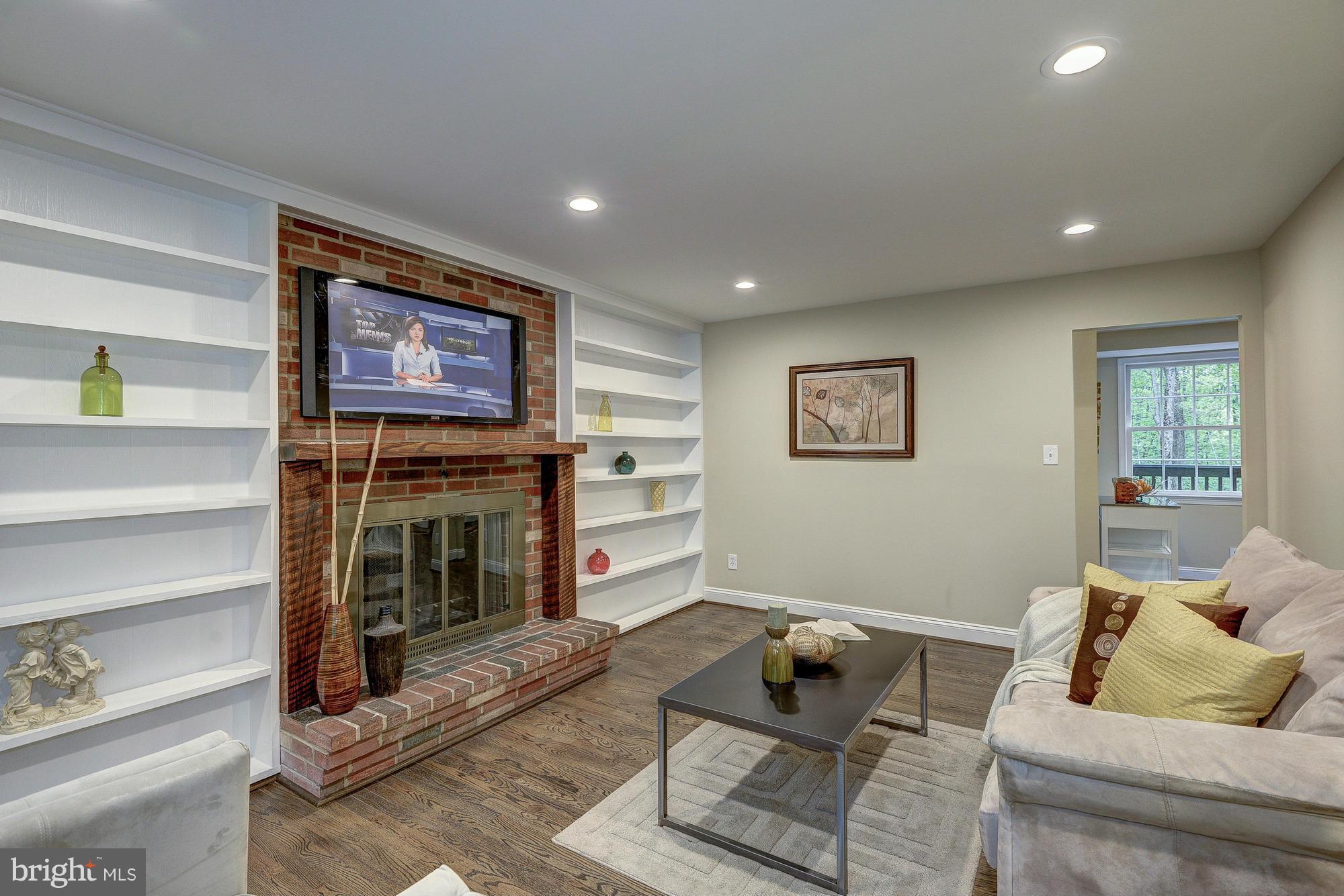 11201 Hunting Horn Lane Reston, VA 20191 - Photo 5 of 30 Family Room