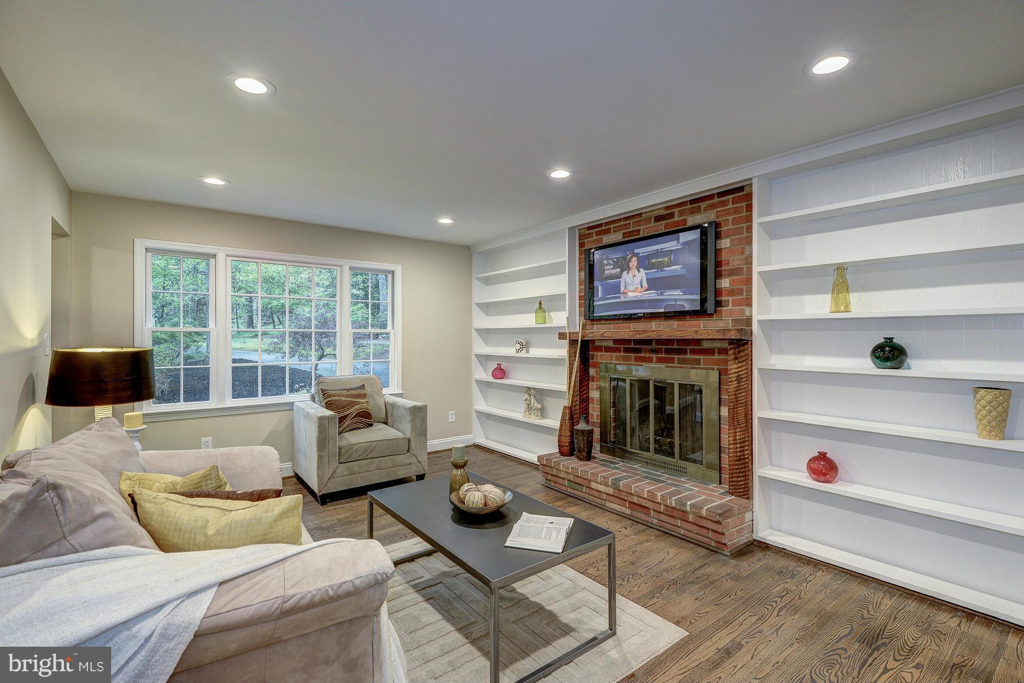 11201 Hunting Horn Lane Reston, VA 20191 - Photo 6 of 30 Family Room