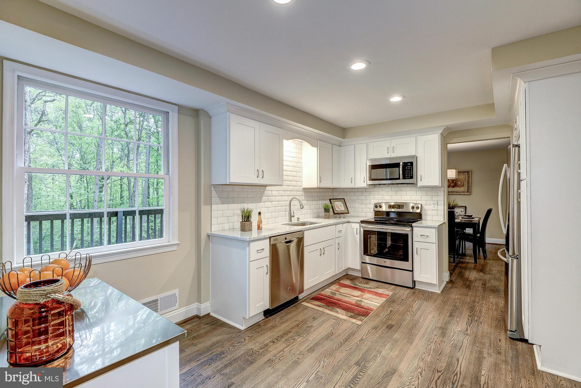 11201 Hunting Horn Lane Reston, VA 20191 - Photo 9 of 30 Kitchen