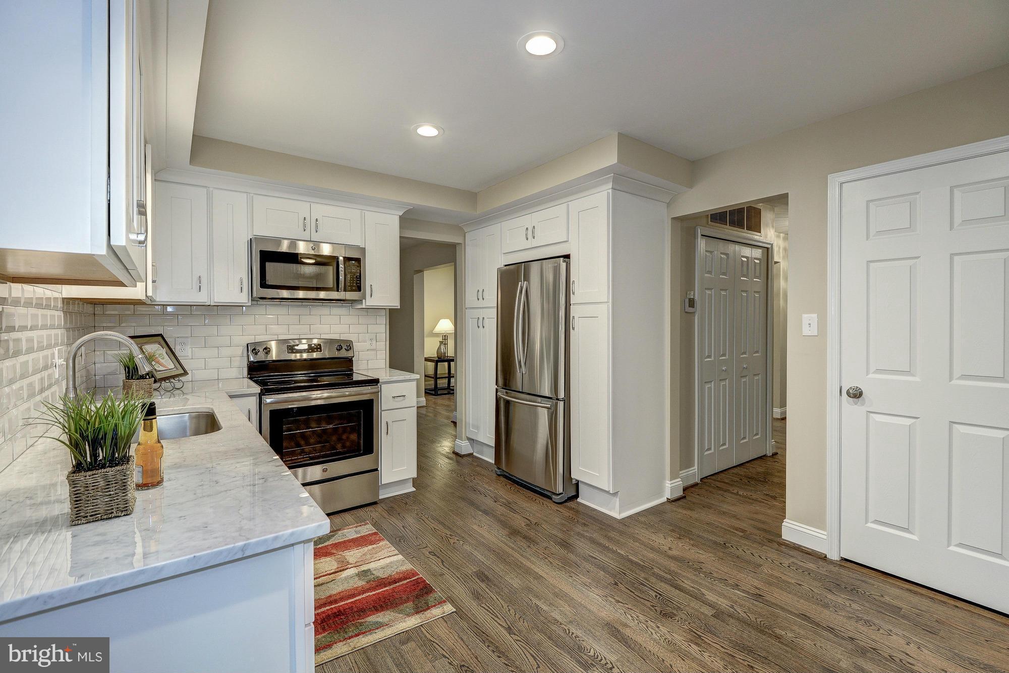 11201 Hunting Horn Lane Reston, VA 20191 - Photo 10 of 30 Kitchen