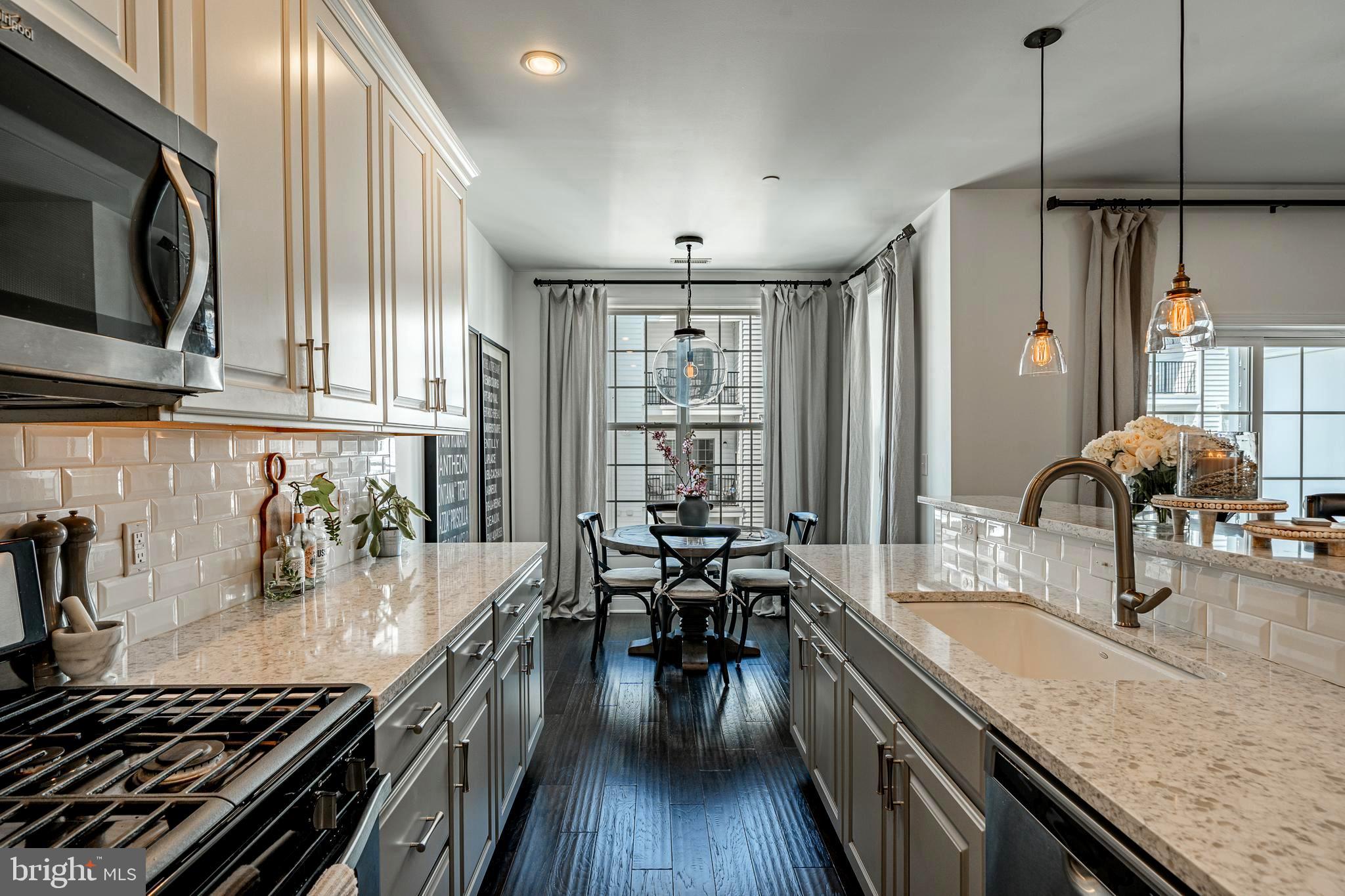 106 B Jay Alley Springfield, PA 19064 - Photo 17 of 53 Kitchen with breakfast nook