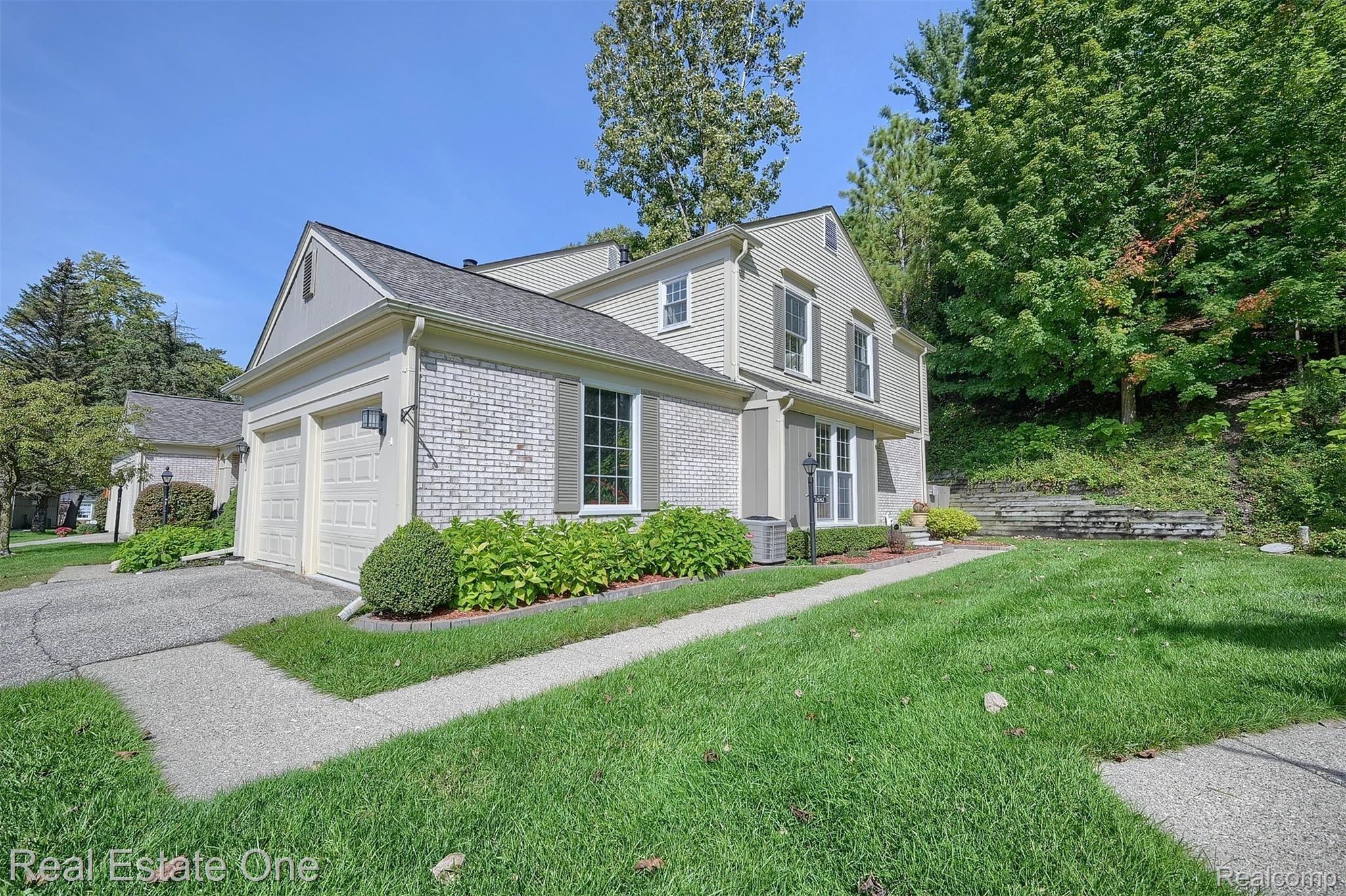1542 Hidden Valley Lane, Unit 203 Rochester, MI 48306 - Photo 2 of 30 Desirable End Unit