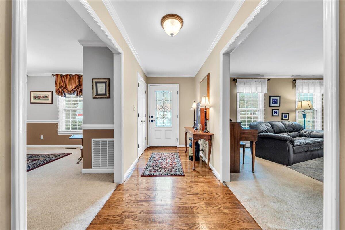 6211 Buckland Mill Road Roanoke, VA 24019 - Photo 4 of 50 04-MIB09071