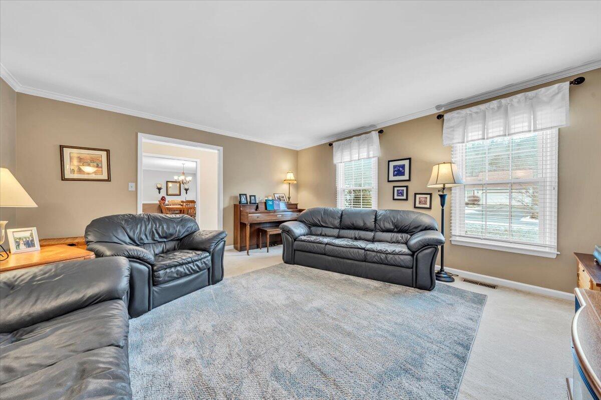 6211 Buckland Mill Road Roanoke, VA 24019 - Photo 8 of 50 08-MIB09068