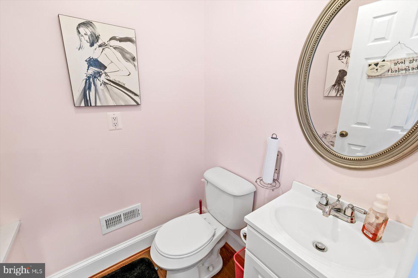 604 Cropp Road Fredericksburg, VA 22406 - Photo 33 of 78 1/2 bath in salon