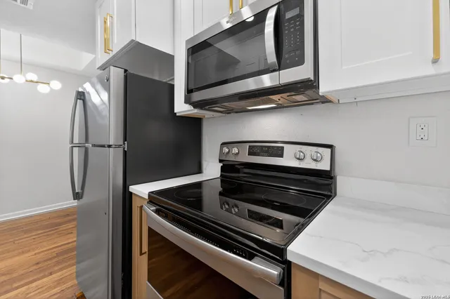 $1,450 | 1635 West Mulberry Avenue, Unit 208, San Antonio, TX 78201