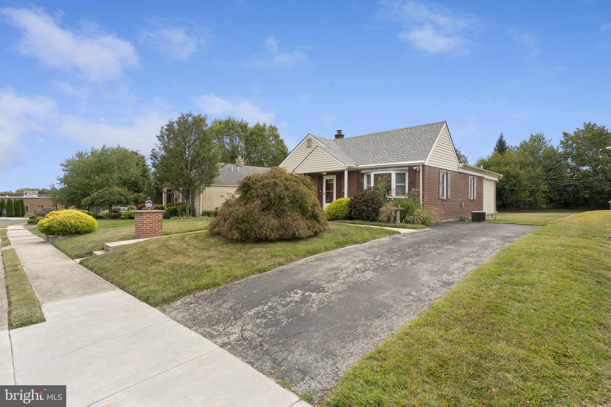 18 North Manor Road Broomall, PA 19008 - Photo 3 of 30 Gallery Image 3