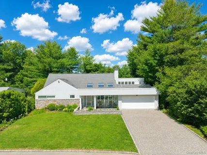 $1,999,000 | 9 Arbor Road, East Hills, NY 11577