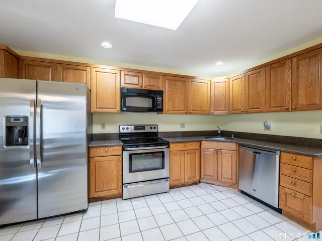 $565,000 | 12 Boulevard Drive, Unit 31172, Danbury, CT 06810