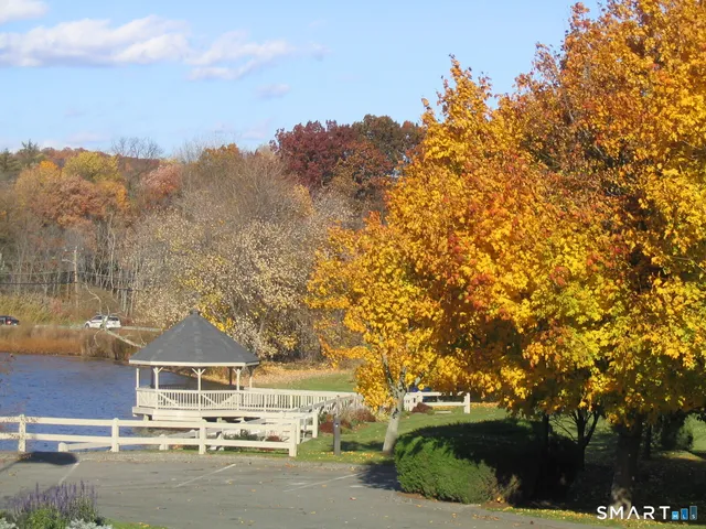 $565,000 | 12 Boulevard Drive, Unit 31172, Danbury, CT 06810