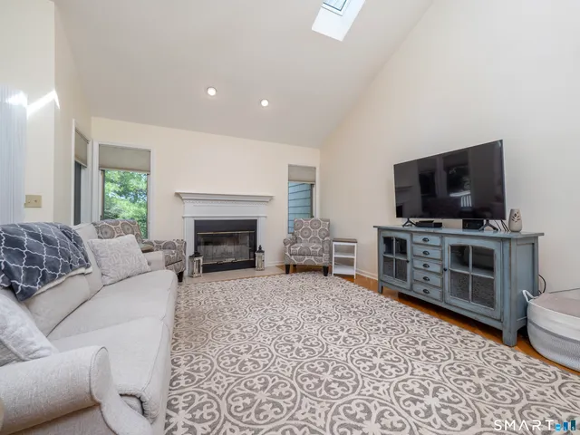 $565,000 | 12 Boulevard Drive, Unit 31172, Danbury, CT 06810