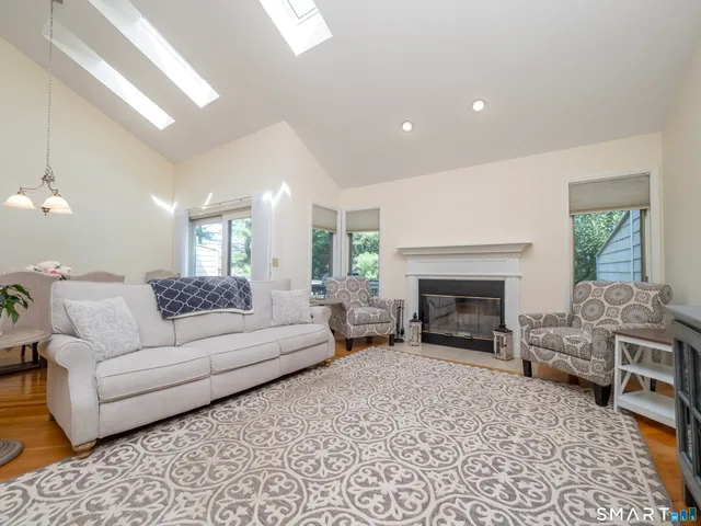 $565,000 | 12 Boulevard Drive, Unit 31172, Danbury, CT 06810