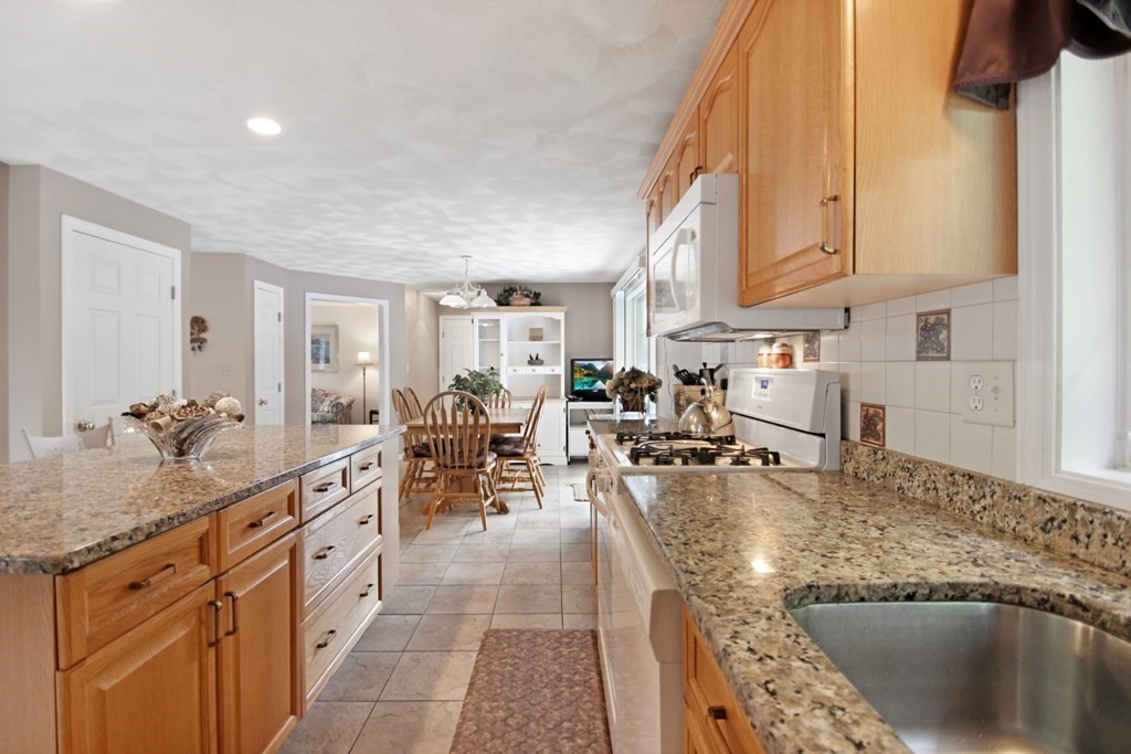 4 Bramble Hill Road Methuen, MA 01844 - Photo 8 of 36 Gallery Image 8