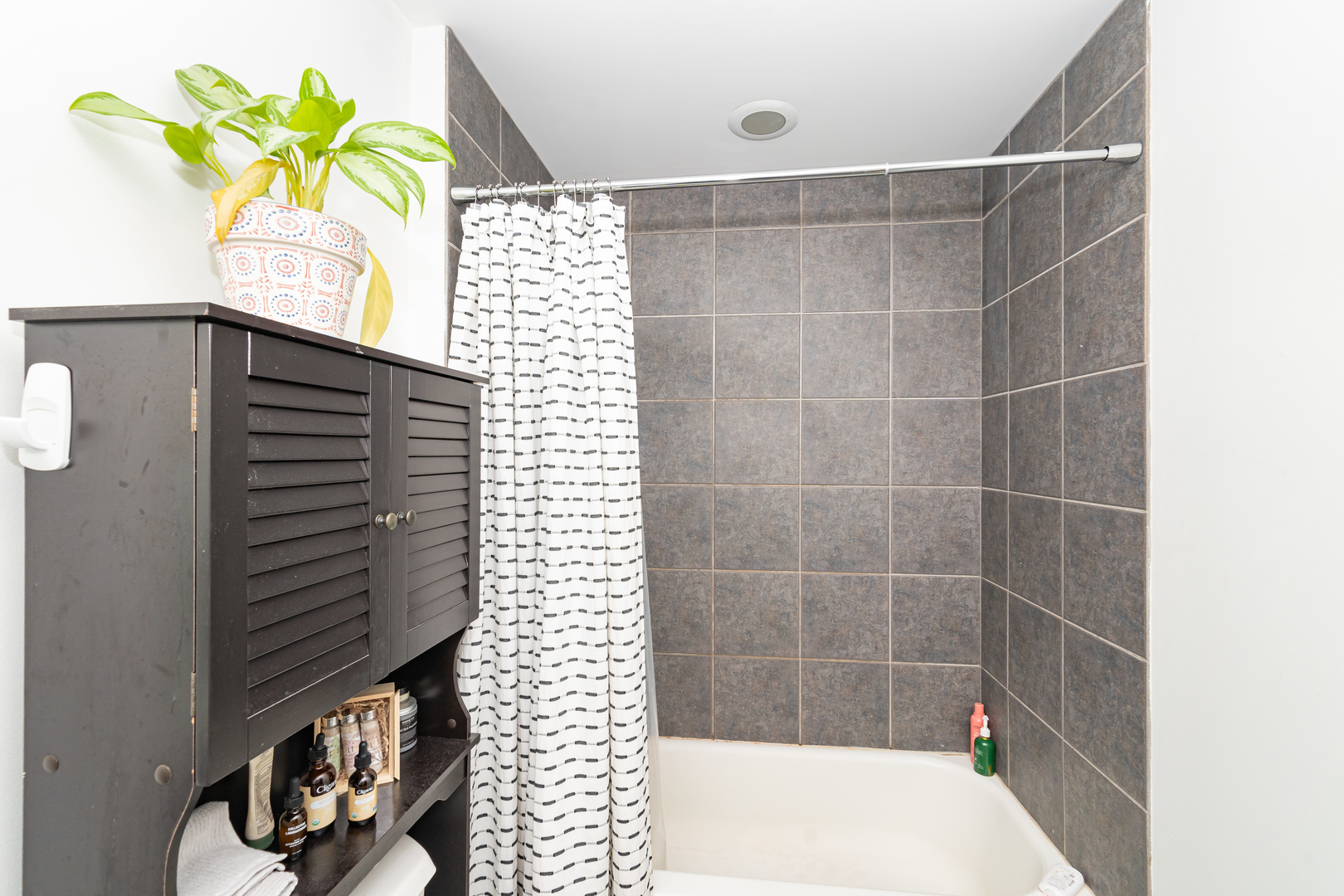 1069 West 14th Place, Unit 305 Chicago, IL 60608 - Photo 14 of 26 a bathroom with a shower