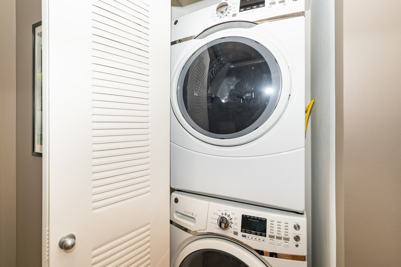 1069 West 14th Place, Unit 305 Chicago, IL 60608 - Photo 16 of 26 a utility room with dryer and washer