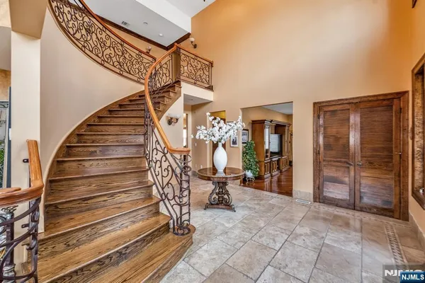 a view of entryway and hall