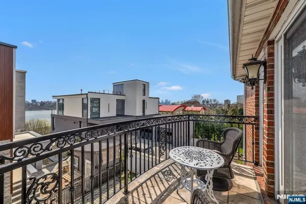 $2,395,000 | 10 Fox Terrace, Cliffside Park, NJ 07010