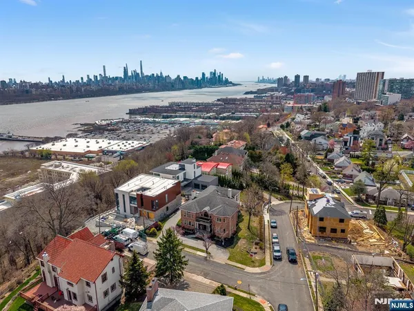 $2,395,000 | 10 Fox Terrace, Cliffside Park, NJ 07010